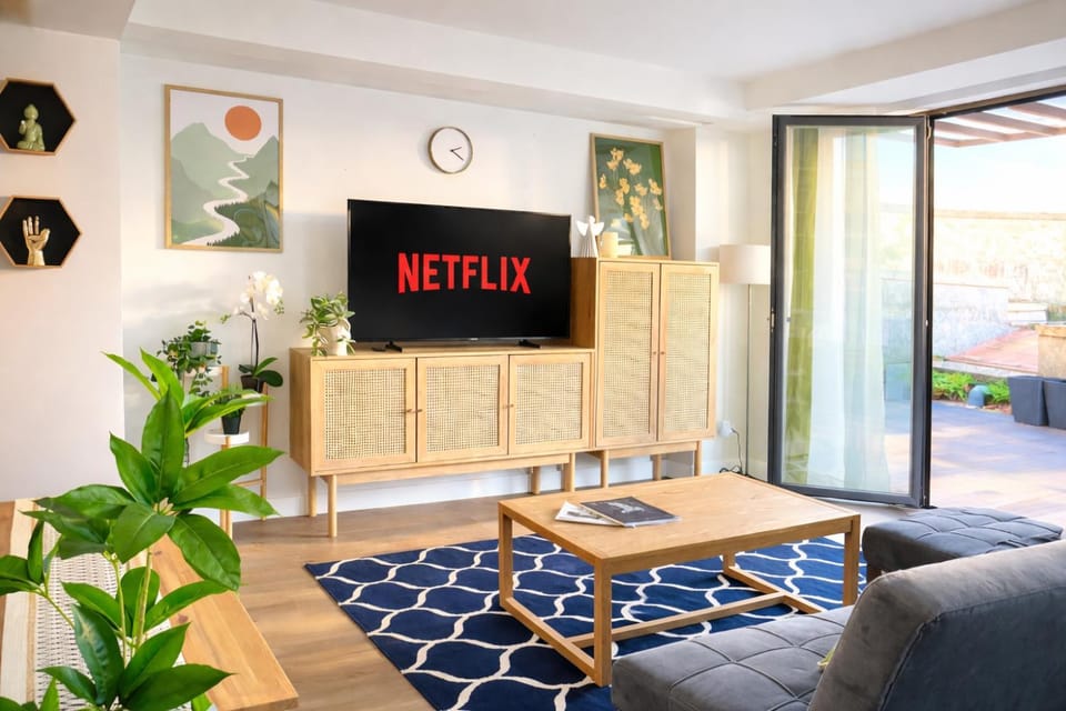 Communal lounge/ TV room, TV and multimedia, Living room