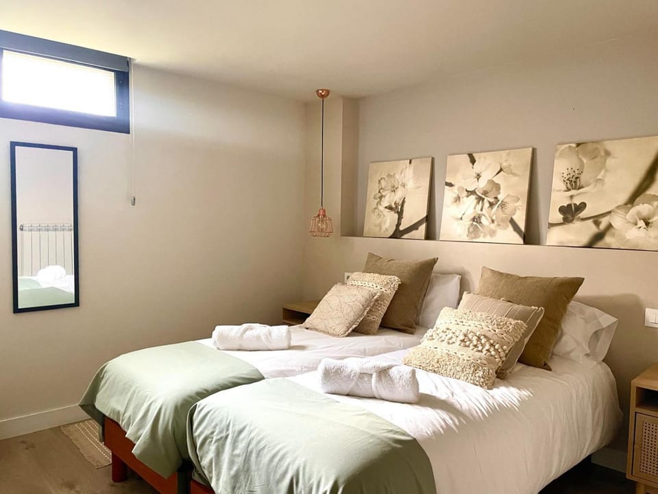 Bed, Bedroom, Family, furniture, internet, towels