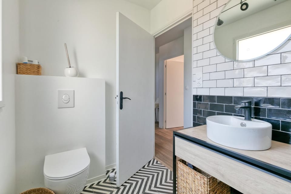 Bathroom, Living room