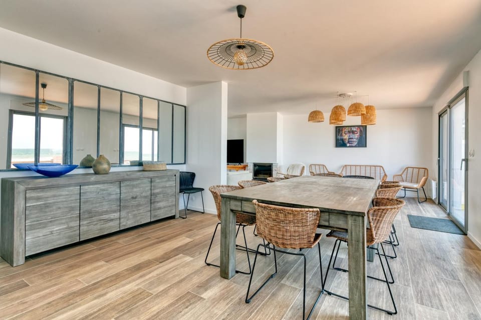 Property building, Kitchen or kitchenette, Living room