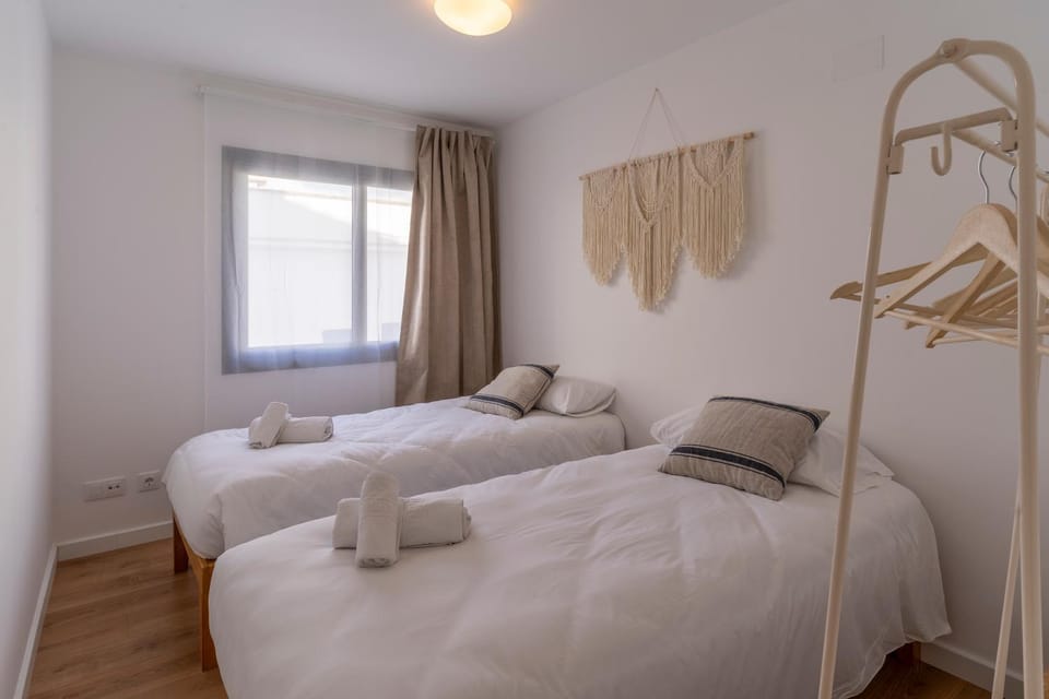 Bedroom, towels