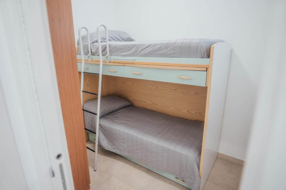 Bed, Photo of the whole room, Bedroom, bunk bed