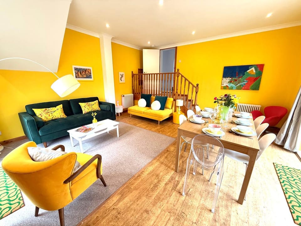 Living room, Photo of the whole room, Seating area, Dining area