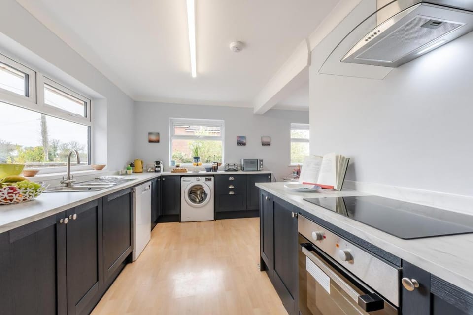 Kitchen or kitchenette, Other, dishwasher, oven, pet friendly, stove, toaster, washing machine