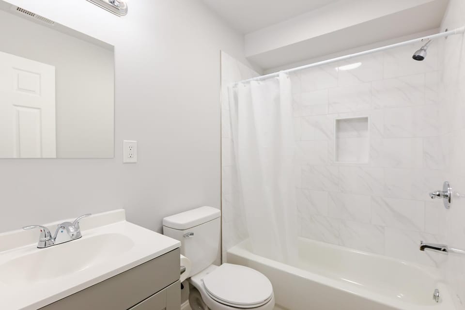 Shower, Toilet, Bathroom, Bath, towels