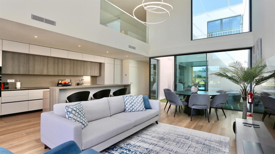 Seating area, Dining area