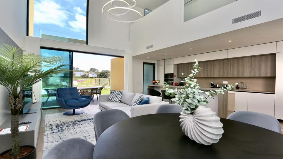 Kitchen or kitchenette, Living room, Dining area