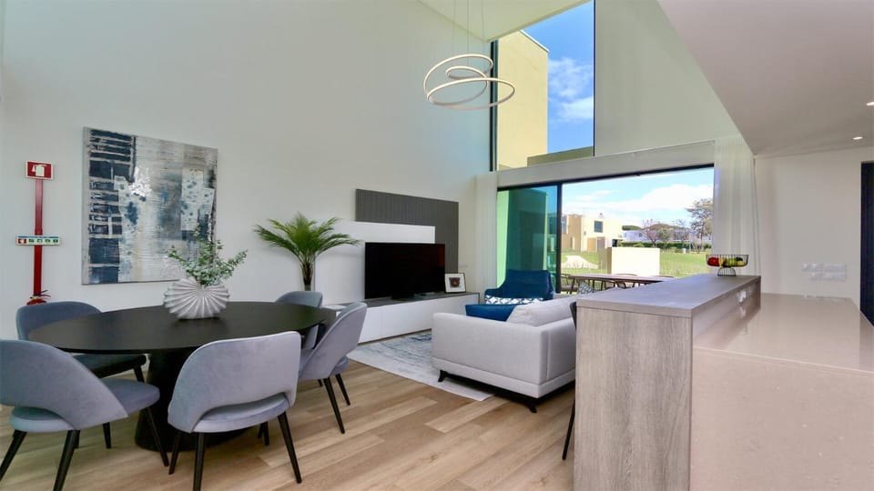 Living room, Dining area