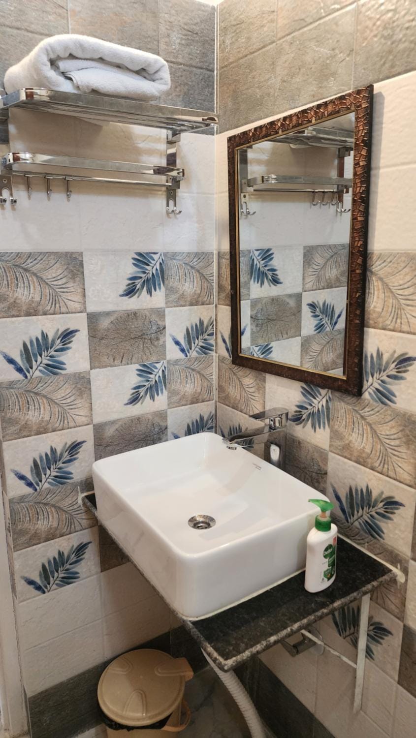 Shower, Bathroom, towels