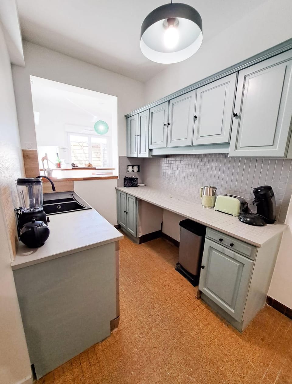 Coffee/tea facilities, Kitchen or kitchenette, dishwasher, oven, stove, toaster, kitchen