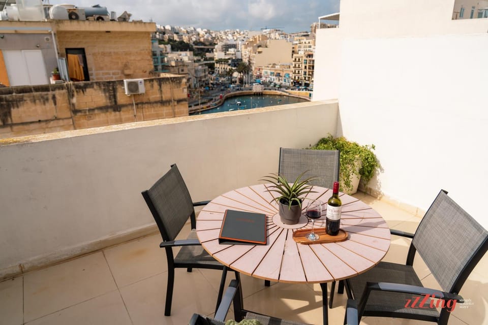 Balcony/Terrace, Balcony/Terrace, Seating area, City view