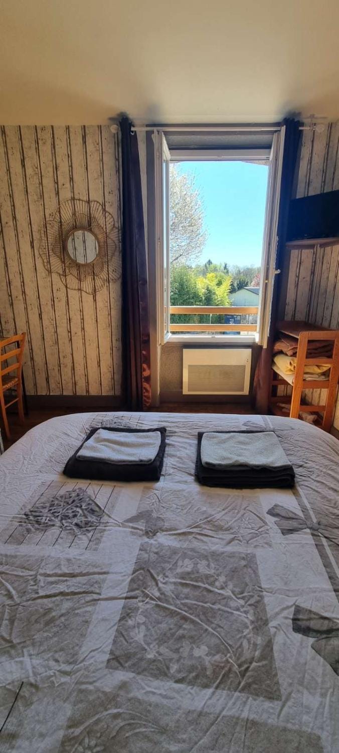 Bed, View (from property/room), Photo of the whole room, Bedroom