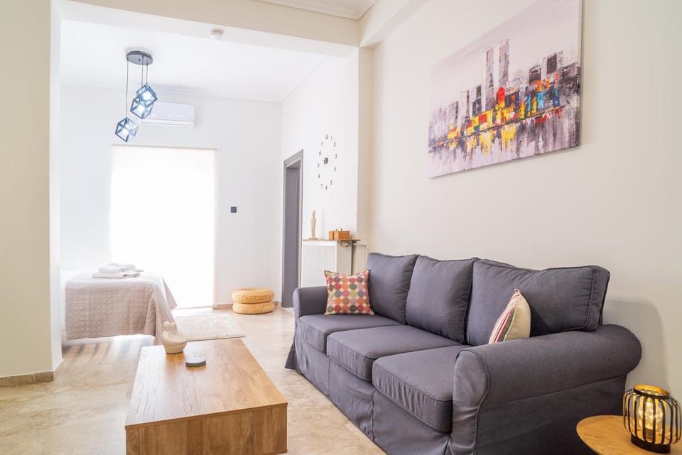 Entire, spacious, spotless apartment, in Ilioupoli, Greece Apartment in South Athens