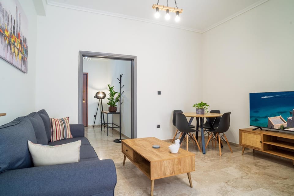 Entire, spacious, spotless apartment, in Ilioupoli, Greece Apartment in South Athens