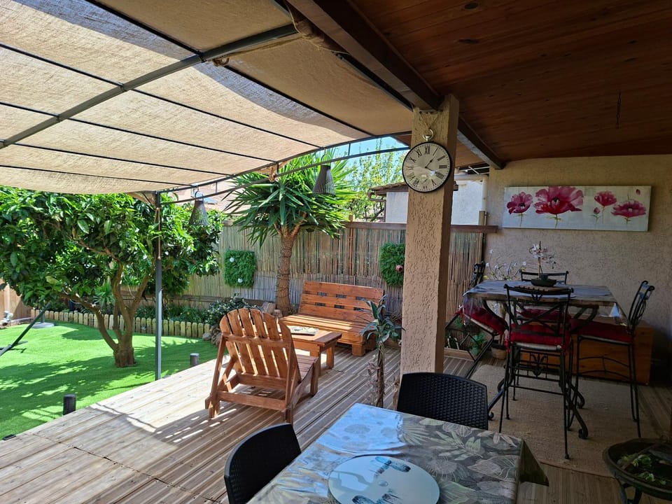 Patio, Balcony/Terrace, Living room, Dining area, Garden view