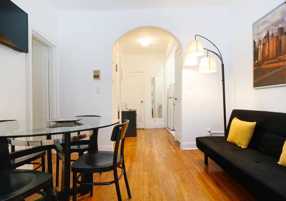Outdoor Space Washer Dryer Dishwasher 3Beds Apt, June to Aug 90 days stay required Apartment in Midtown
