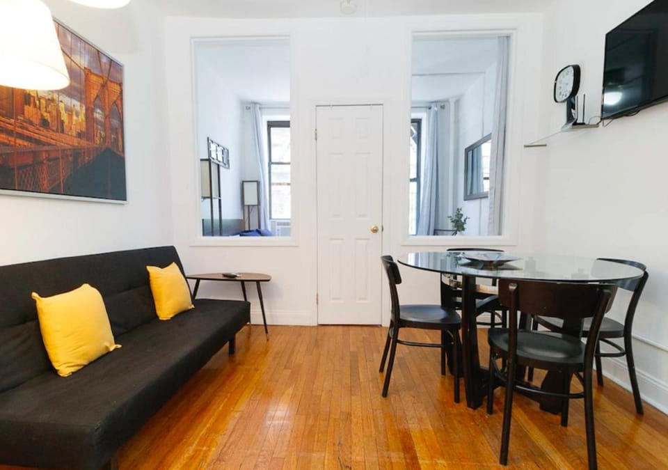 Outdoor Space Washer Dryer Dishwasher 3Beds Apt, June to Aug 90 days stay required Apartment in Midtown