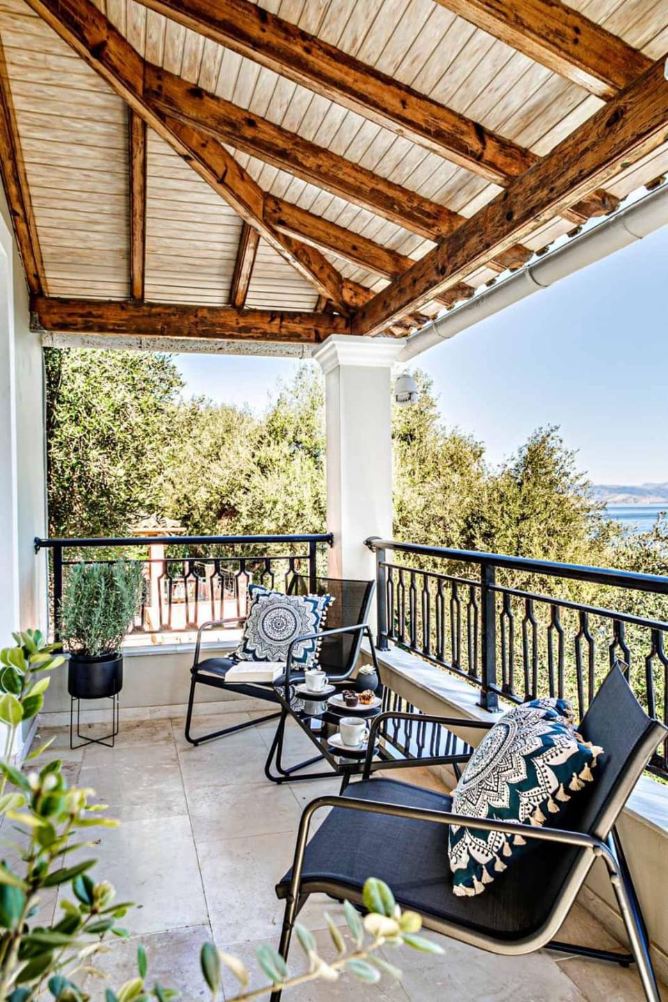 Patio, Day, Natural landscape, Balcony/Terrace, Seating area, Sea view