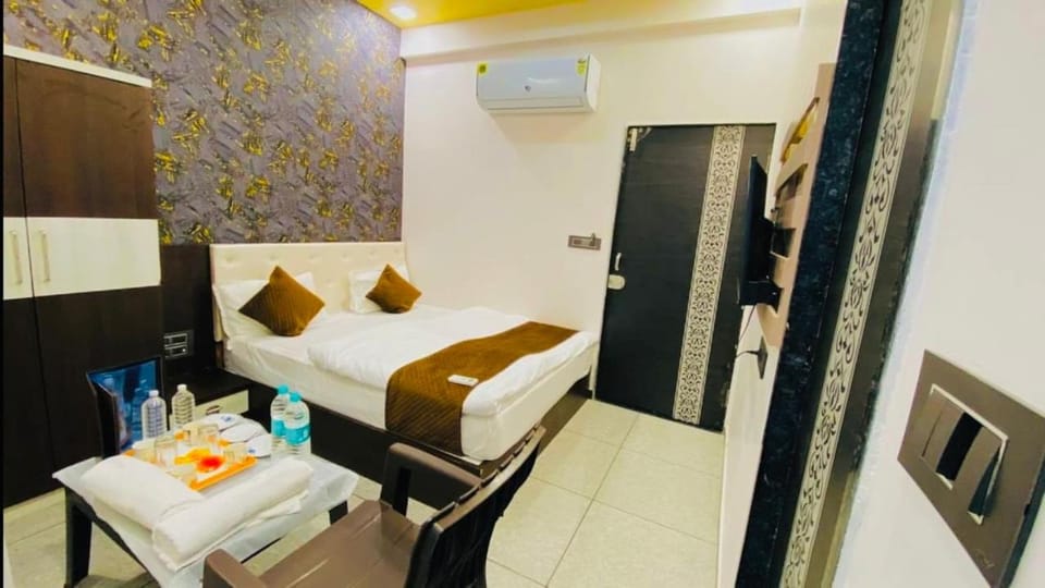 TV and multimedia, Photo of the whole room, towels, air conditioner
