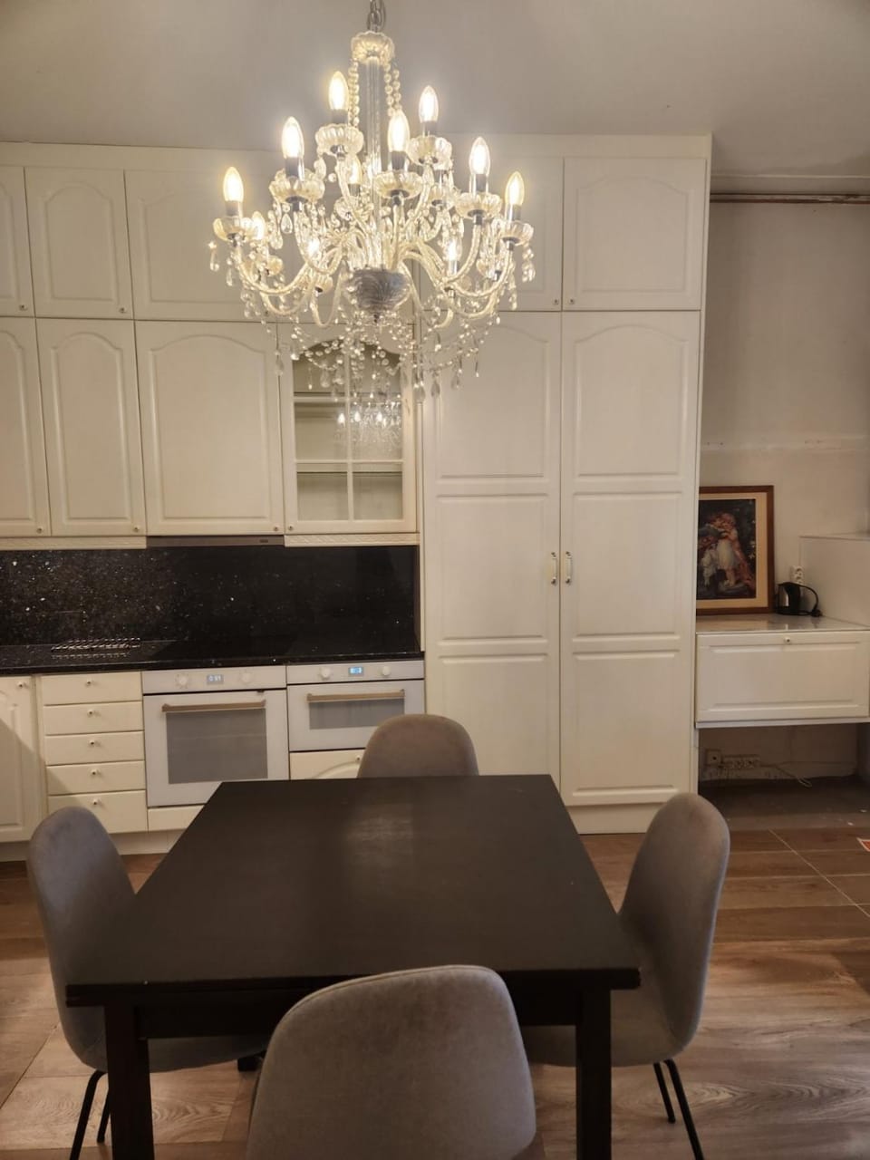 Kitchen or kitchenette, Seating area