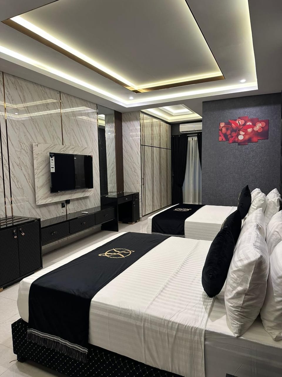 Bed, Photo of the whole room, Bedroom