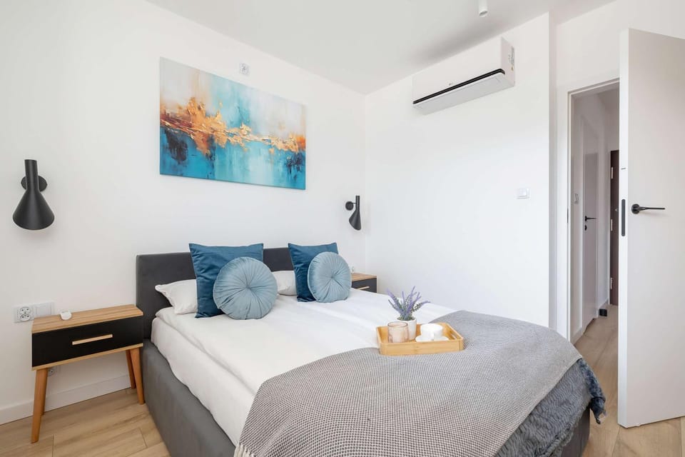 Bed, Bedroom, air conditioner