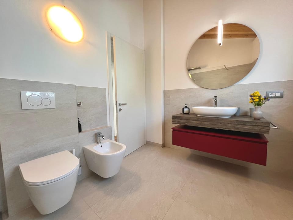 Toilet, Bathroom, towels