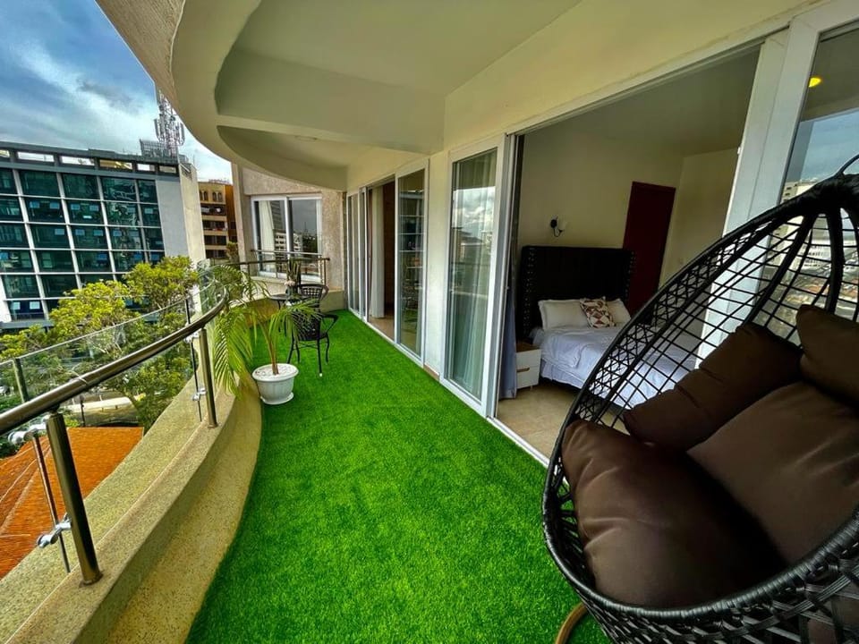 newly furnished two bedroom apartment with swimming pool, fully equipped gym, private parking space,children playground and unbeatable scenic city views Apartment in Nairobi