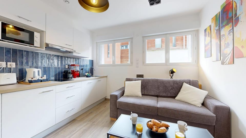 Kitchen or kitchenette, Living room