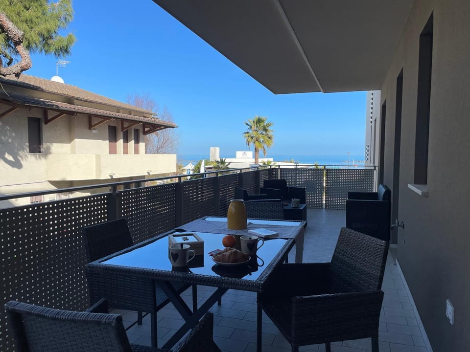 View (from property/room), Balcony/Terrace, Balcony/Terrace, Dining area, Sea view