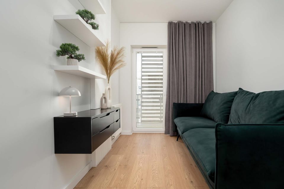 Bed, Seating area, Bedroom