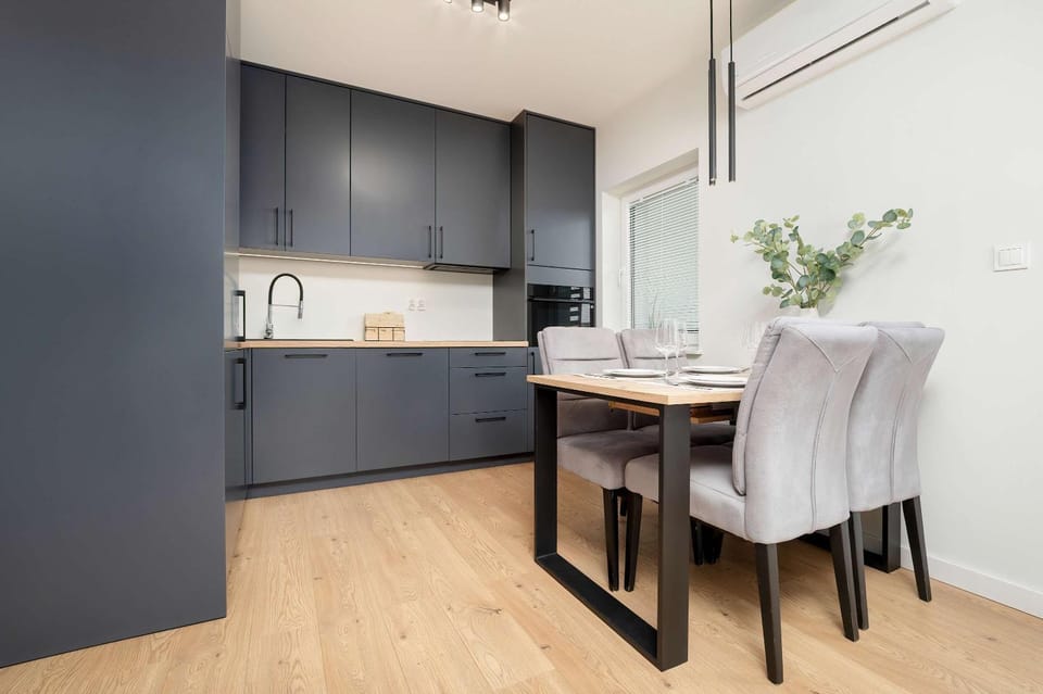 Kitchen or kitchenette, Dining area, stove