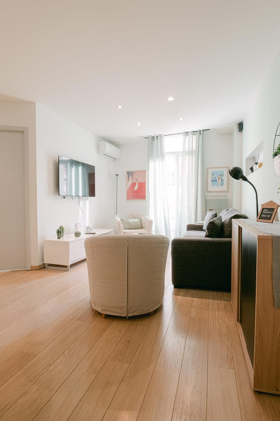 TV and multimedia, Living room, Seating area