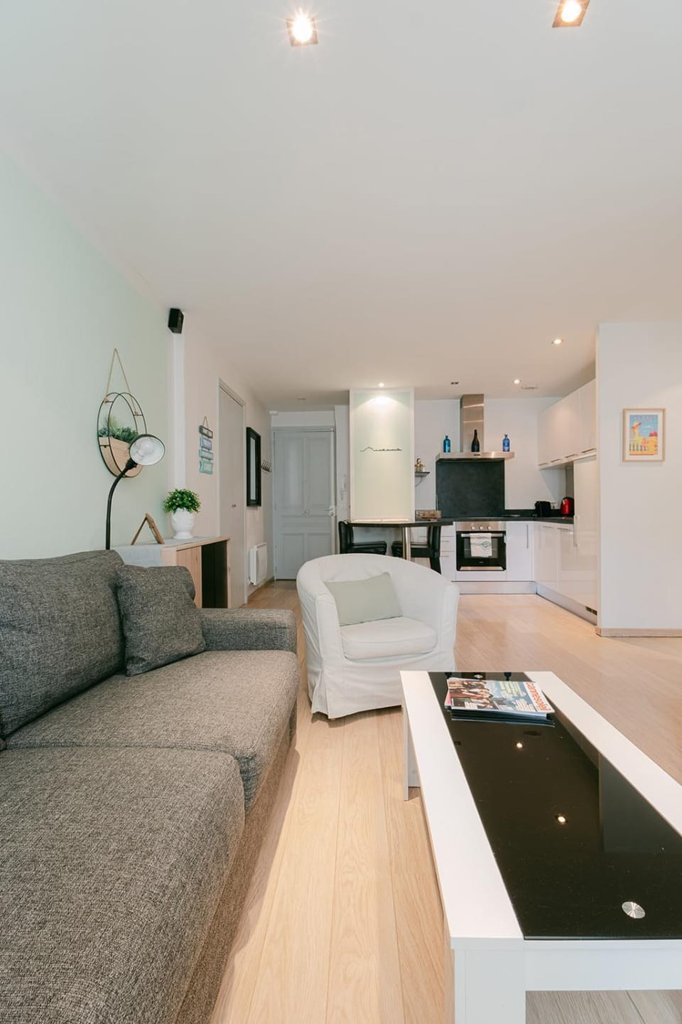 Kitchen or kitchenette, Living room, Seating area