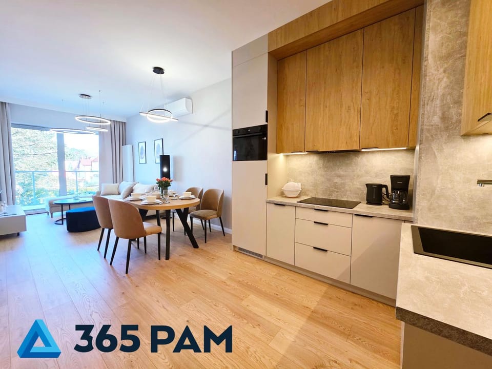 Kitchen or kitchenette, Dining area, dishwasher, oven, stove