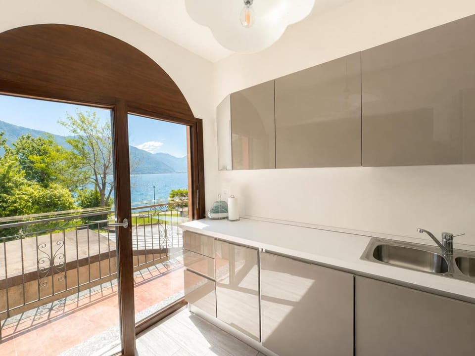 Balcony/Terrace, Kitchen or kitchenette, Dining area