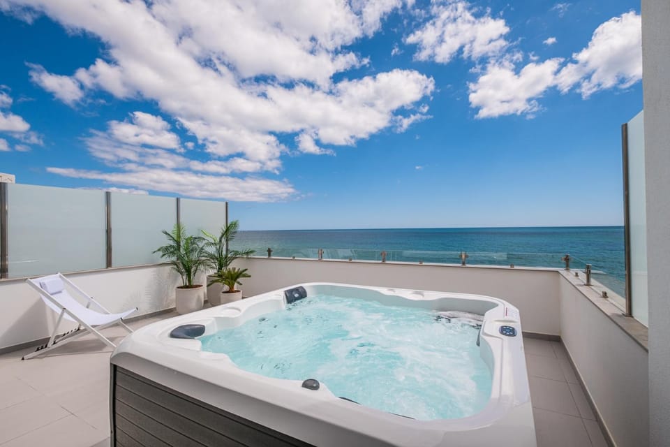 Hot Tub, Sea view