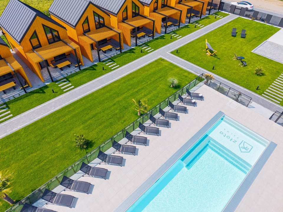 Garden, Pool view, Swimming pool, sunbed