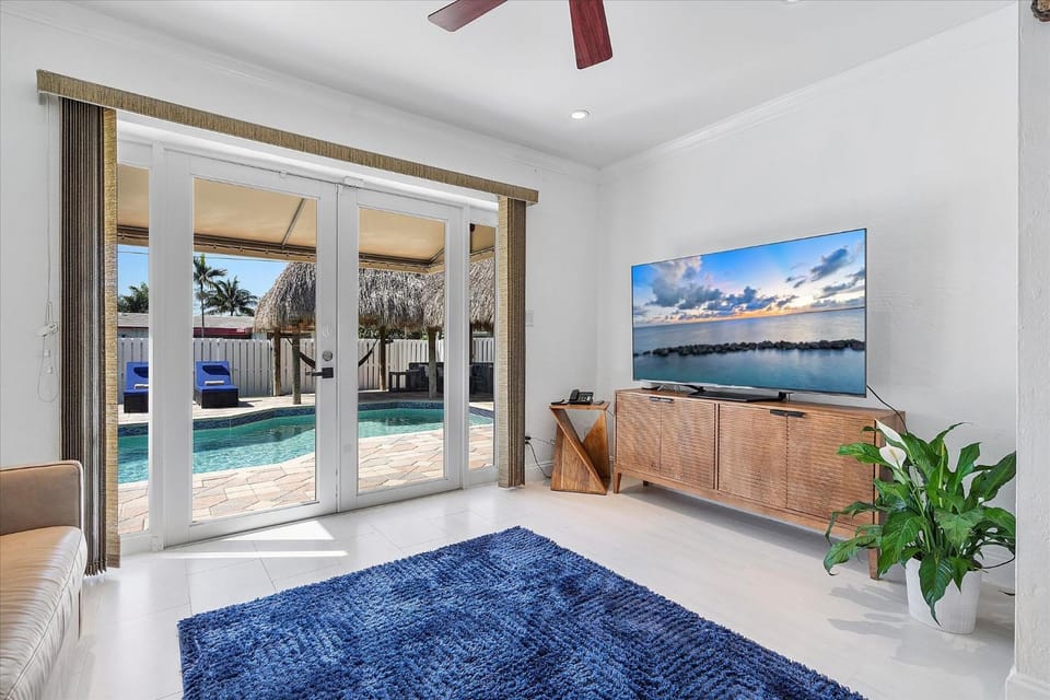 Blue Wave Retreat at Hollywood Beach home House in Hollywood