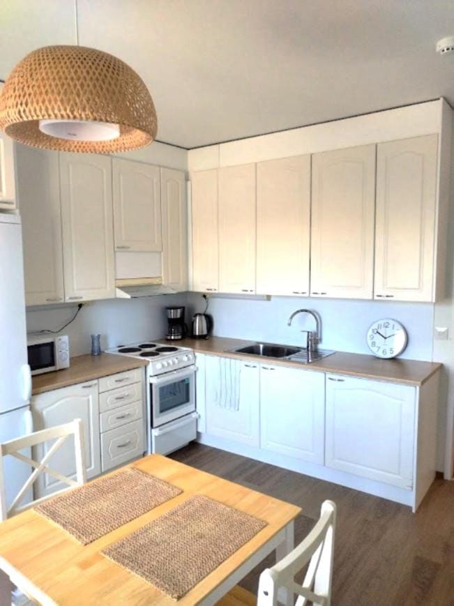 Kitchen or kitchenette, Dining area, stove