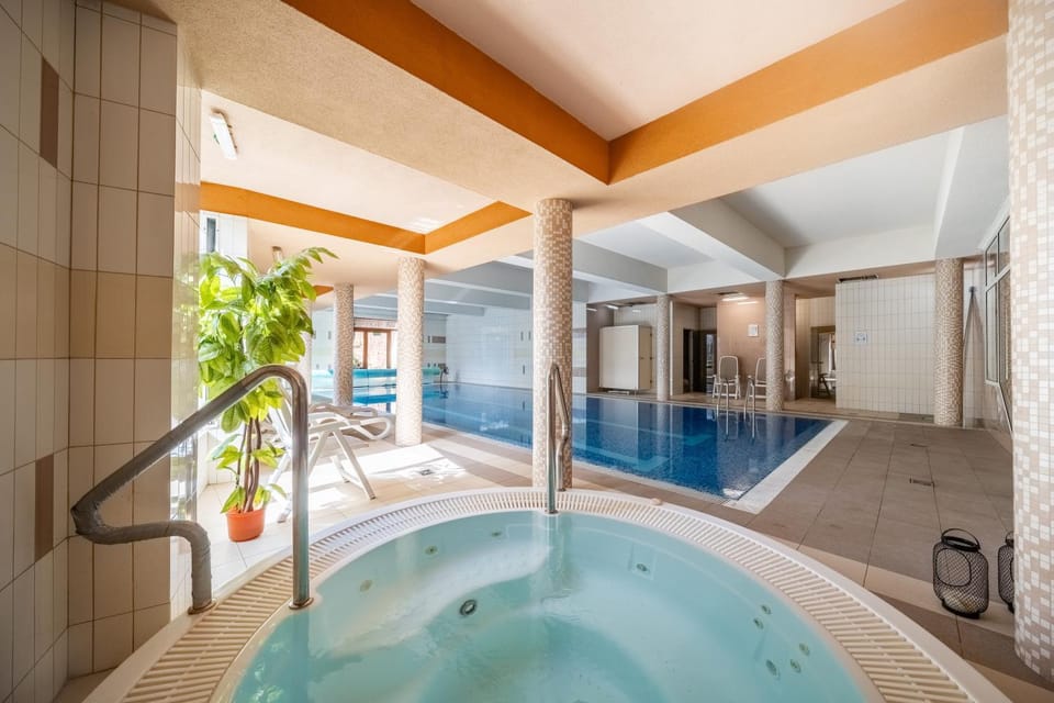 Hot Tub, Pool view, Swimming pool