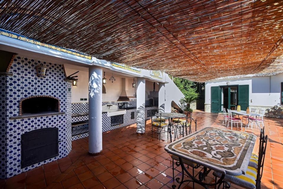 Patio, Kitchen or kitchenette, Living room, Seating area, Dining area