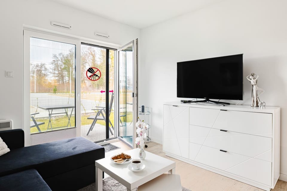 TV and multimedia, Living room, Seating area, Evening entertainment