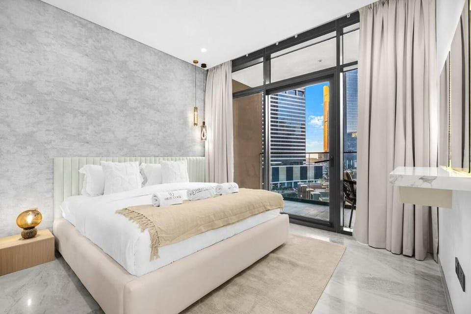 Luxury 1BR in Downtown Dubai with Burj Khalifa Views, Pool, Gym & Free Parking Apartment in Dubai