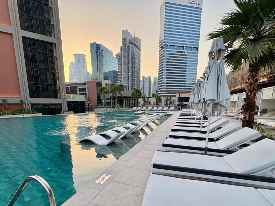 Luxury 1BR in Downtown Dubai with Burj Khalifa Views, Pool, Gym & Free Parking Apartment in Dubai