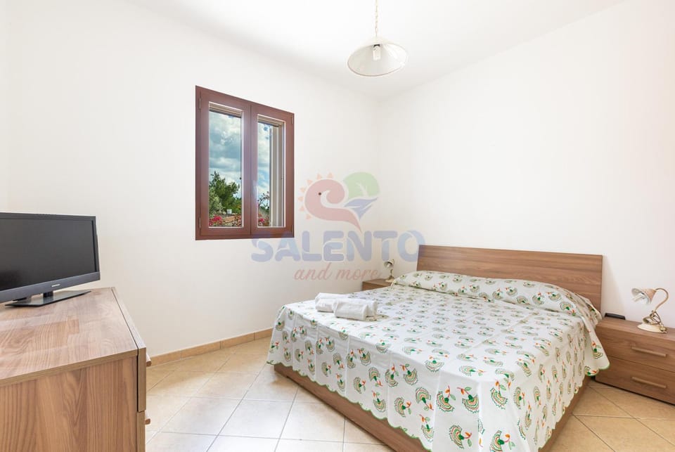 Communal lounge/ TV room, Bed, TV and multimedia, Photo of the whole room, Evening entertainment, Bedroom