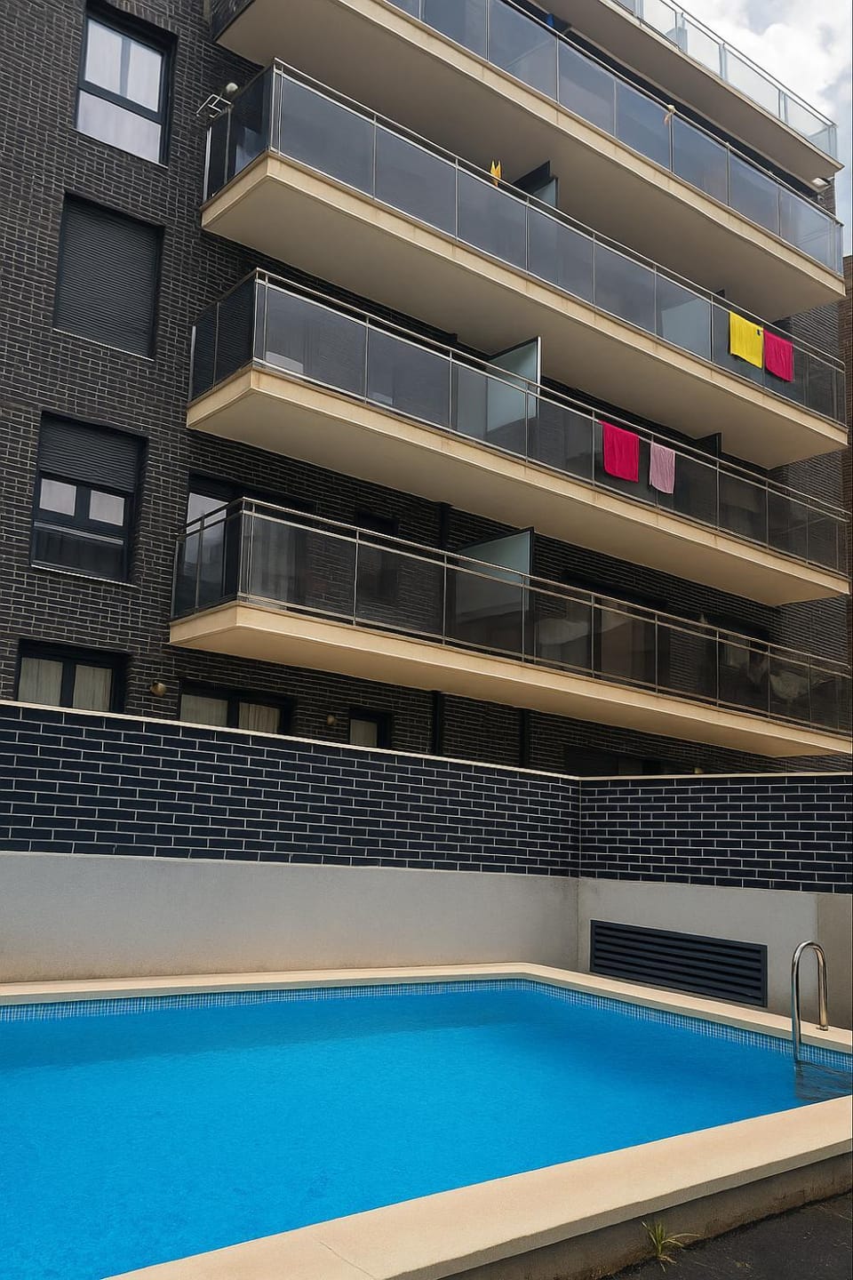 Day, Swimming pool