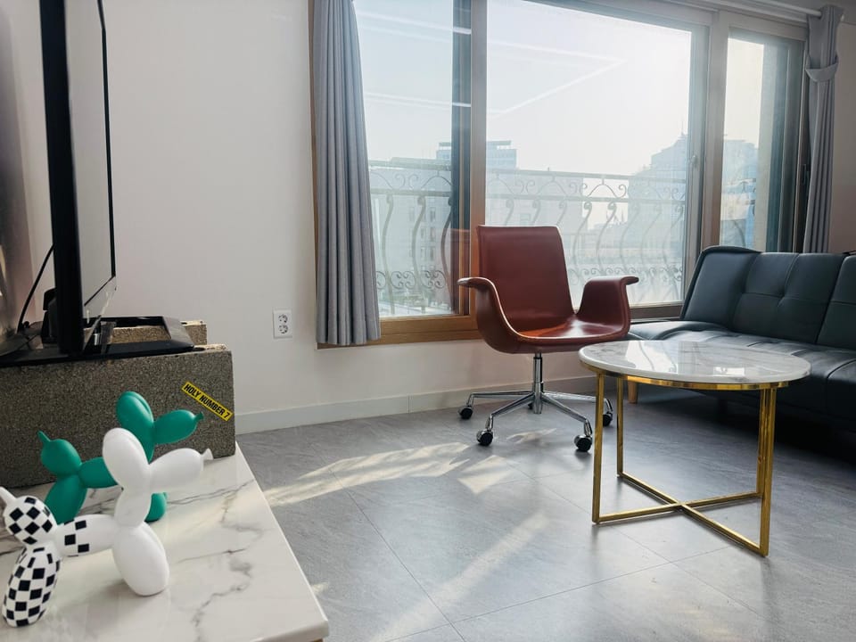 Living room, Seating area