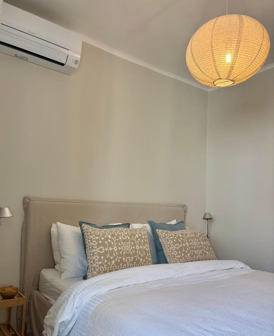 Bed, Bedroom, air conditioner