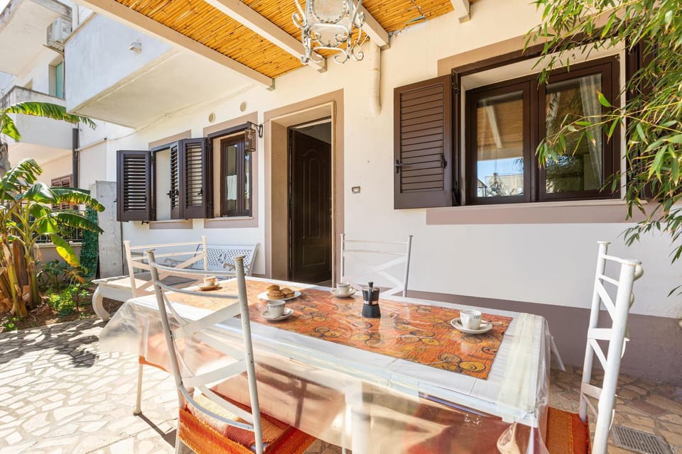 Patio, Dining area